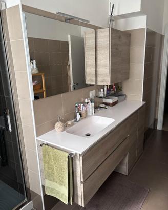 Bagno moderno + lavatrice Electrolux + Box Doccia
