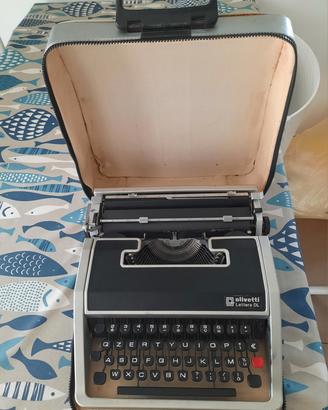 Macchina da scrivere Olivetti Lettera DL