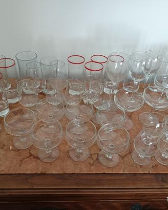 Stock bicchieri di varie forme