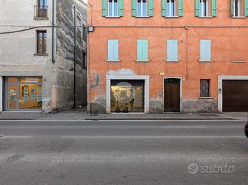 NEGOZIO A MANTOVA