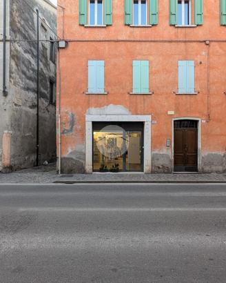 NEGOZIO A MANTOVA