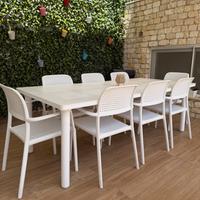 Tavolo da esterno con sedie in polipropilene