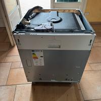 lavastoviglie hotpoint e divani bianchi 2p