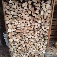 Legna secca di foglia e abete mista