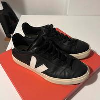 Scarpe Veja pelle nera