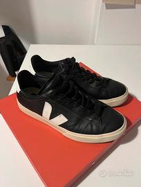 Scarpe Veja pelle nera