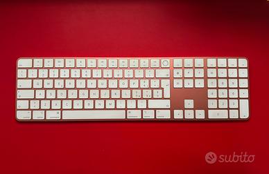 Magic Keyboard con TouchID e tastierino numerico.