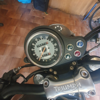 Triumph boneville 900