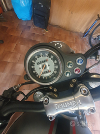 Triumph boneville 900