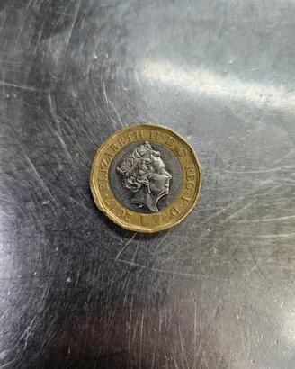 One pound moneta regina Elisabetta 2017