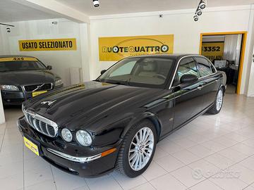 Jaguar XJ6 2.7 D V6 BI-TURBO Executive conGaranzia