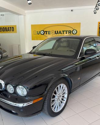 Jaguar XJ6 2.7 D V6 BI-TURBO Executive conGaranzia
