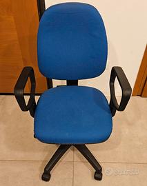 Sedia da ufficio con ruote e braccioli