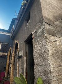 Magazzino adiacente al Duomo di Catania