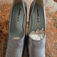 Scarpe argentate col tacco 