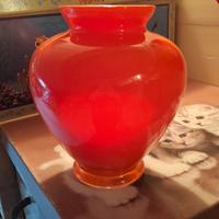 vaso arancione in vetro