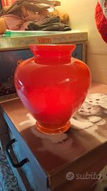 vaso arancione in vetro