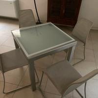 Tavolo di cristallo opaco + 4 sedie