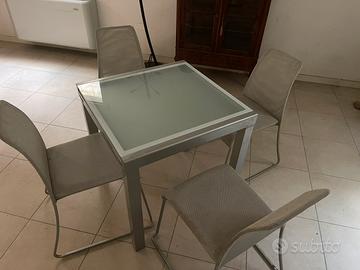 Tavolo di cristallo opaco + 4 sedie