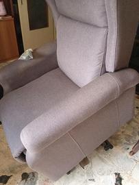 POLTRONA RELAX  SISTEMA DI ALZATA/RELAX ELETTRICO