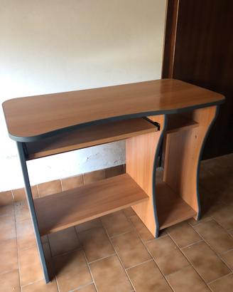 Scrivania porta PC con mensola estraibile