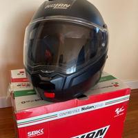 Casco Nolan e completo anti-pioggia
