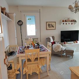 Sedie e panca contenitore