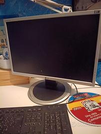 Monitor LG e tastiera 