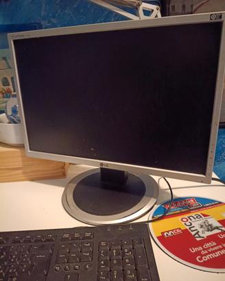 Monitor LG e tastiera 