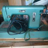 Macchina da cucire Wunder in metallo.