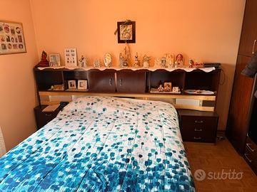 Testiera del letto con comodini