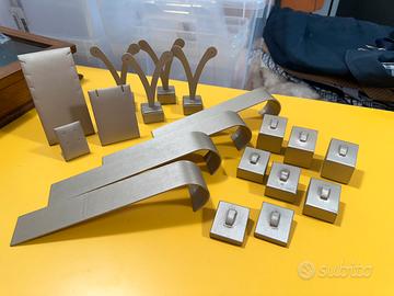 Lotto 19 espositori per gioielli