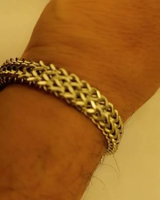 bracciale unisex con chiusura a calamita.