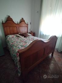 Letto antico in legno massello