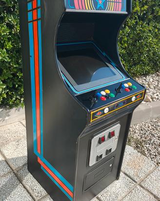 Cabinato arcade.