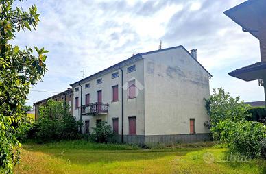 CASA DI CORTE A GOITO