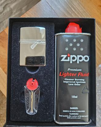 Zippo originale 2011 mai usato con scatola