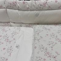 Paracolpi, lenzuola e piumino da culla Blumarine