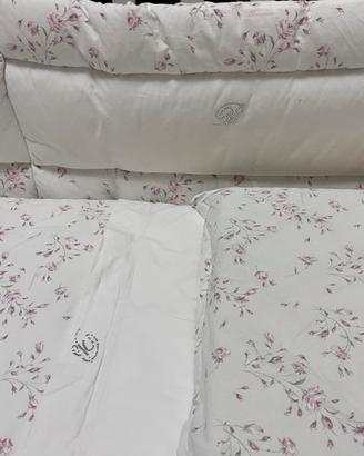 Paracolpi, lenzuola e piumino da culla Blumarine