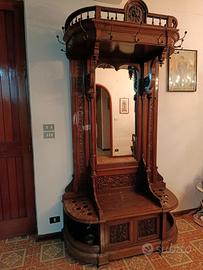 Elegante mobile d’epoca in legno massello