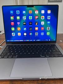 MacBook Pro 2023 con fattura