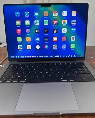 MacBook Pro 2023 con fattura