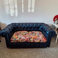 divano 2 posti stile Chesterfield 