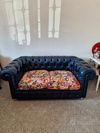 divano 2 posti stile Chesterfield 