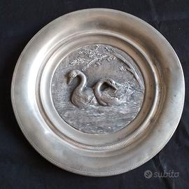 Piatto di peltro vintage
