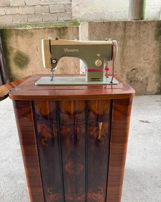 Mobile con macchina da cucire