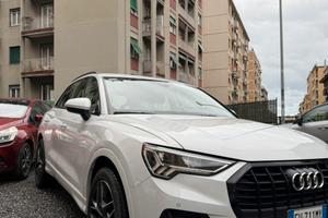 Audi Q3 35 TDI Identity Black