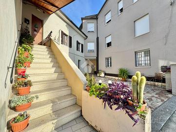 2 LOCALI A ASSISI