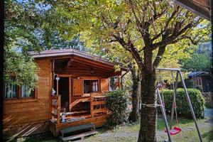 Casetta in legno campeggio soleverde