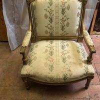 Poltrona Luigi XVI in legno intagliato e dorato